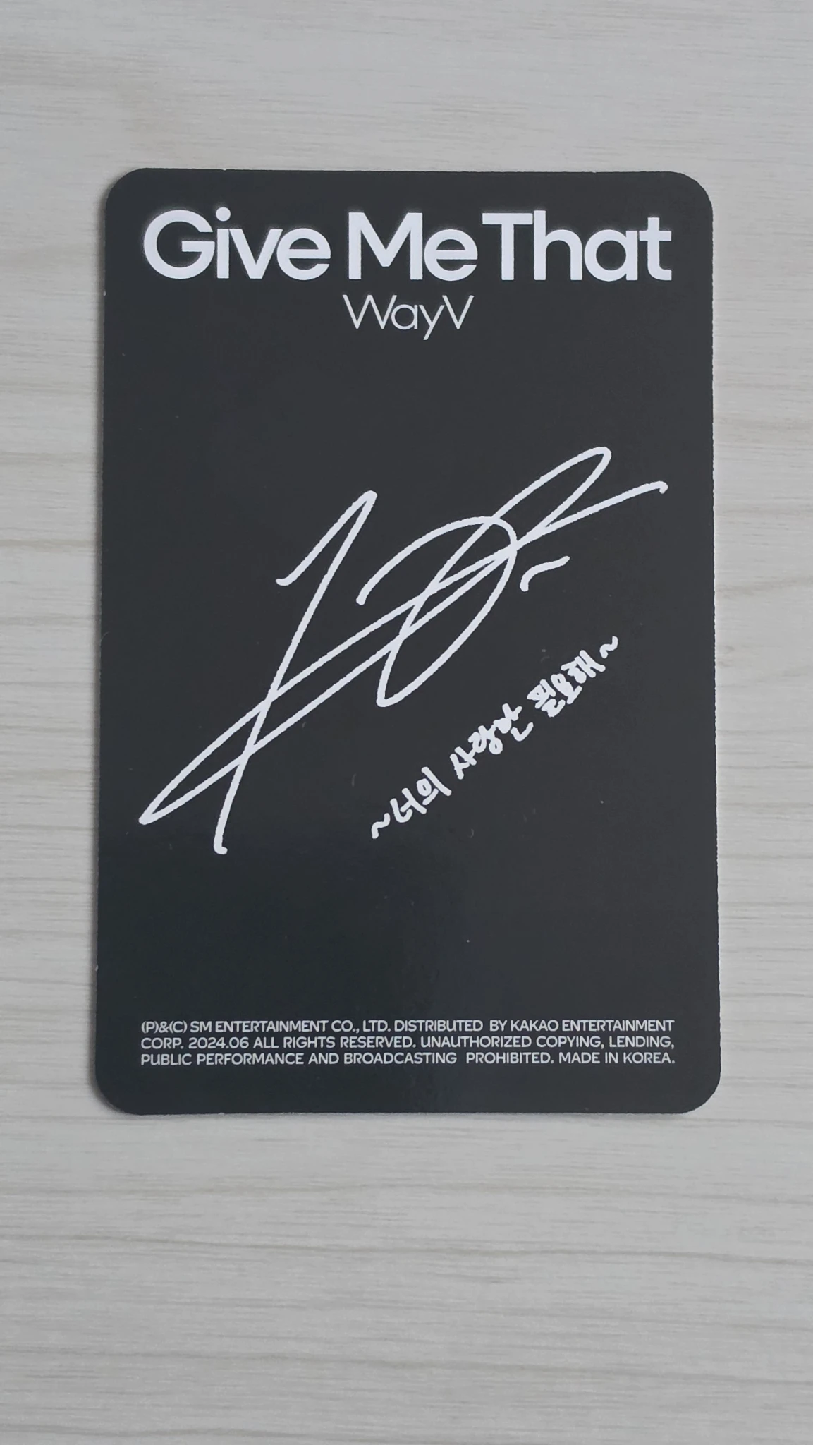 WayV Yangyang WayV - Yangyang - Give Me That Album photobook version A version listing photo 2