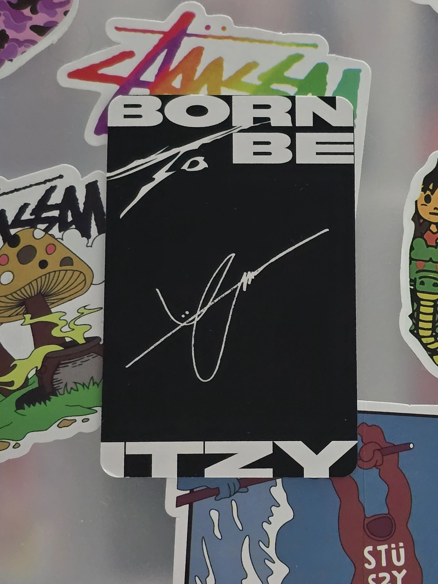 ITZY Yuna ITZY - Yuna - BORN TO BE Album A Ver. black back listing photo 2