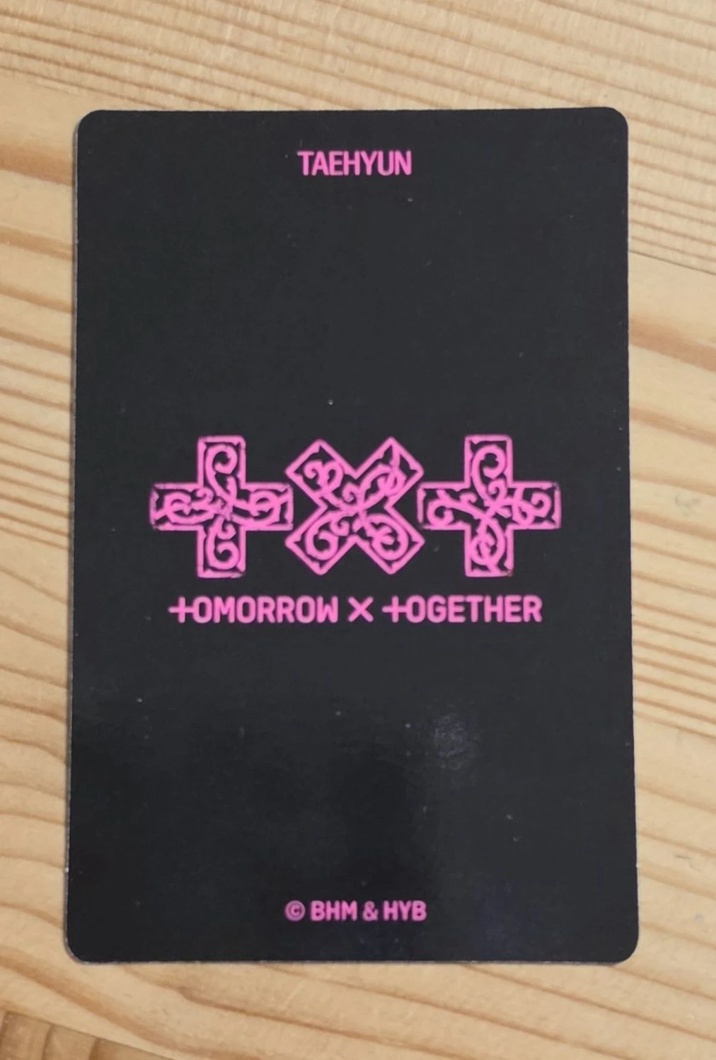TOMORROW X TOGETHER Taehyun TOMORROW X TOGETHER - Taehyun - 7TH YEAR: A Moment of Stillness in the Thorns Album photocard holder merch photocard listing photo 2