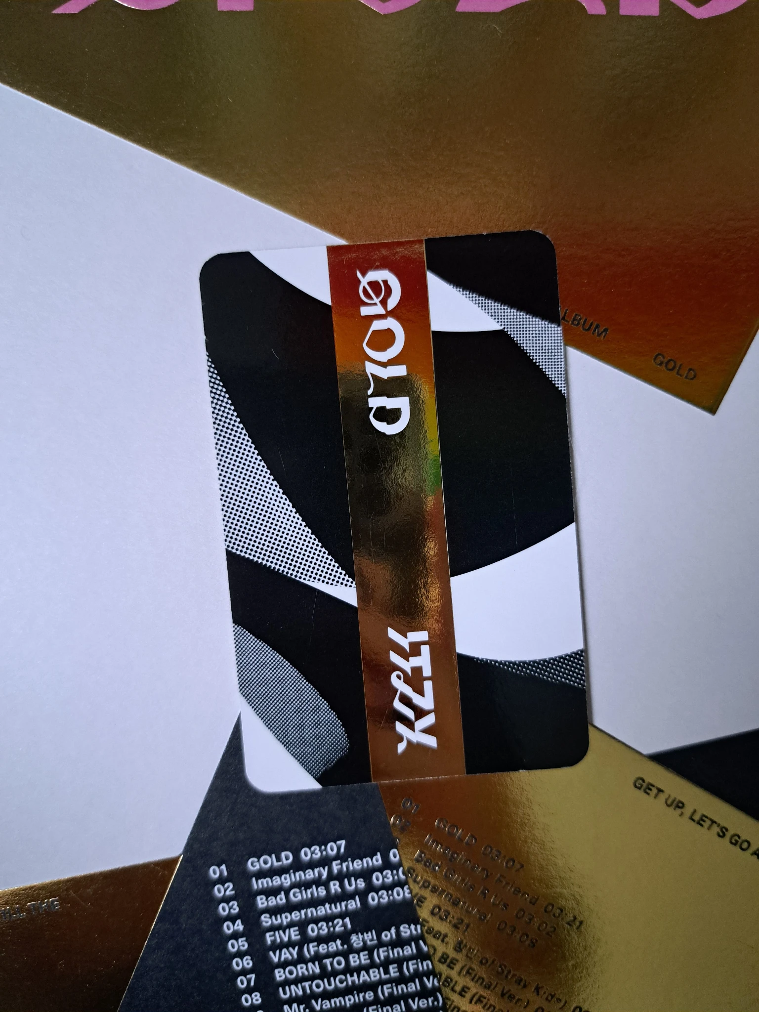 ITZY Yuna ITZY - Yuna - GOLD Album digipack ver. listing photo 2
