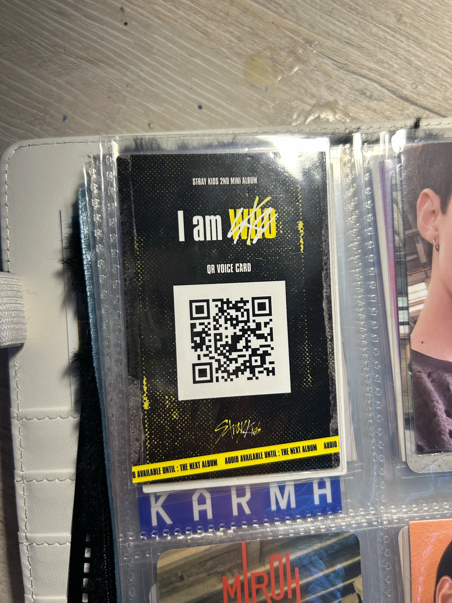 Stray Kids Hyunjin Stray Kids - Hyunjin - I am WHO? Album album photocard black border listing photo 2