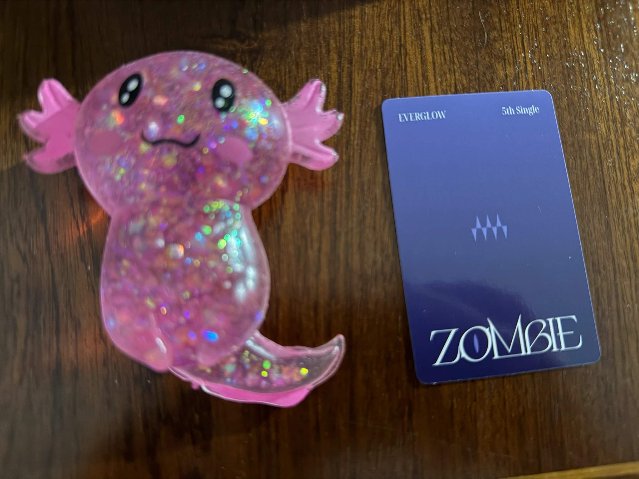 EVERGLOW Onda EVERGLOW - Onda - ZOMBIE Album album photocard heart version listing photo 2