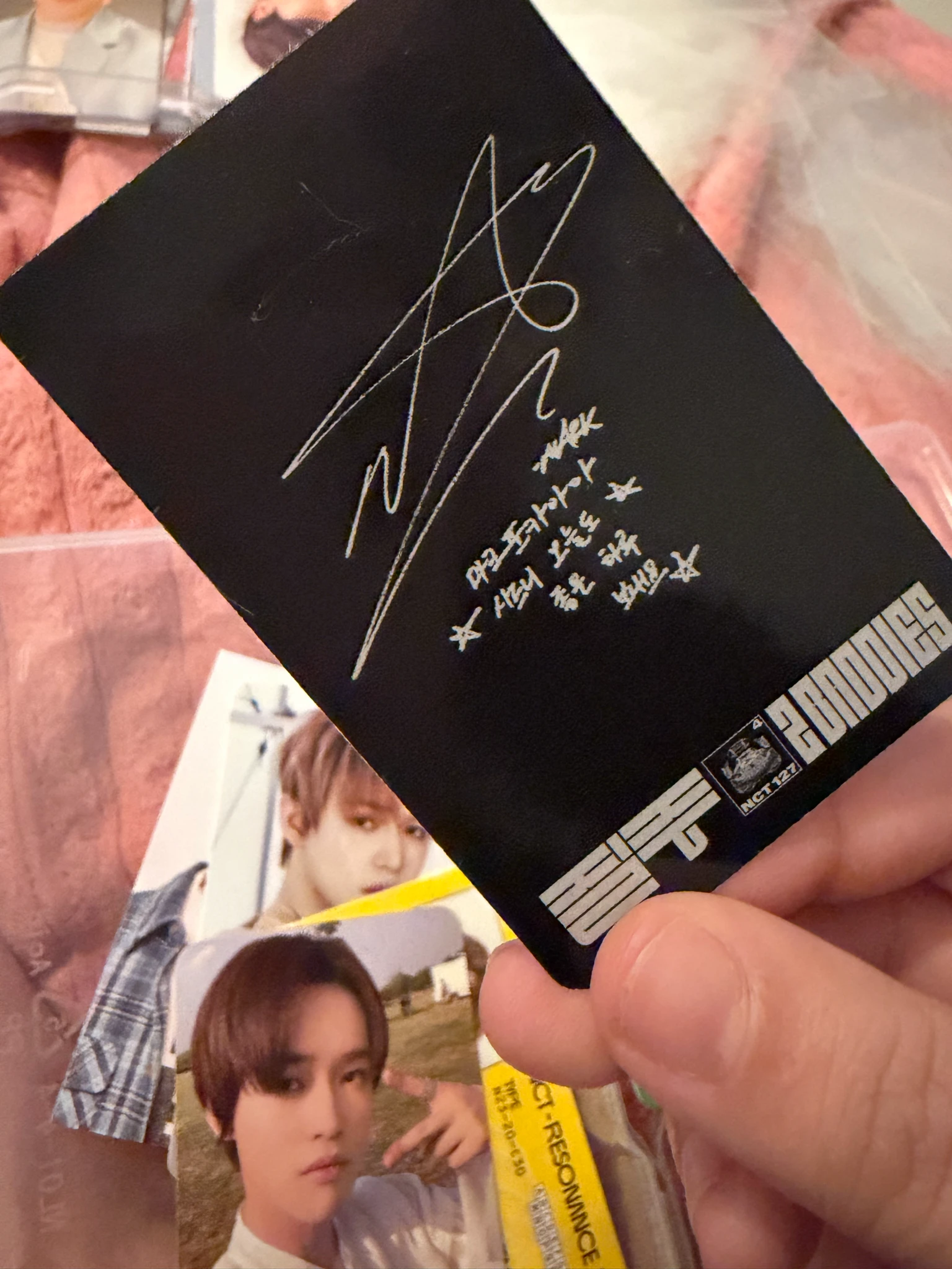 NCT 127 Mark NCT 127 - Mark - 2 Baddies Album listing photo 2