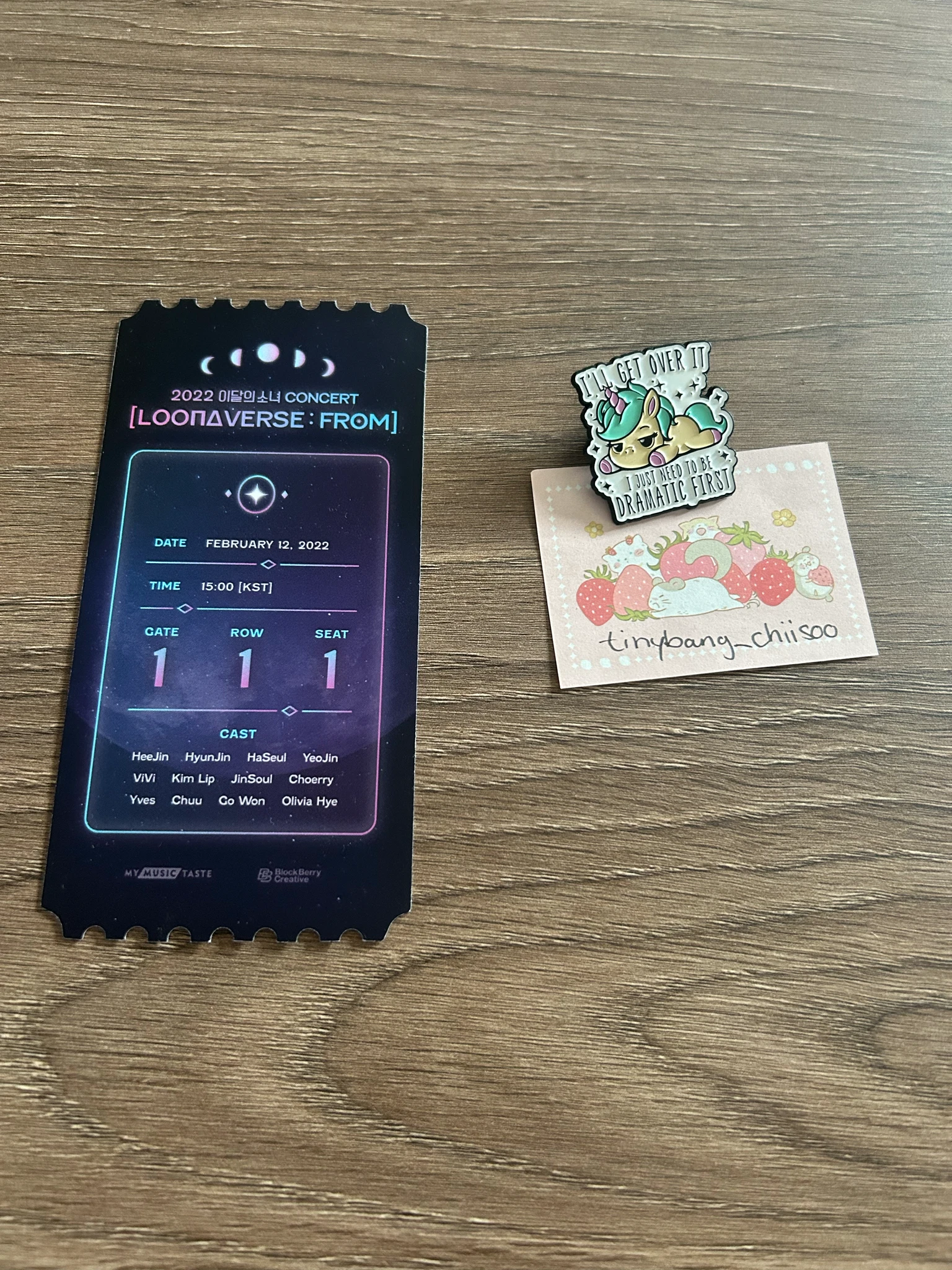 LOONA LOONA - LOONA On Wave [LOONATHEWORLD : &] Event ticket merch listing photo 2