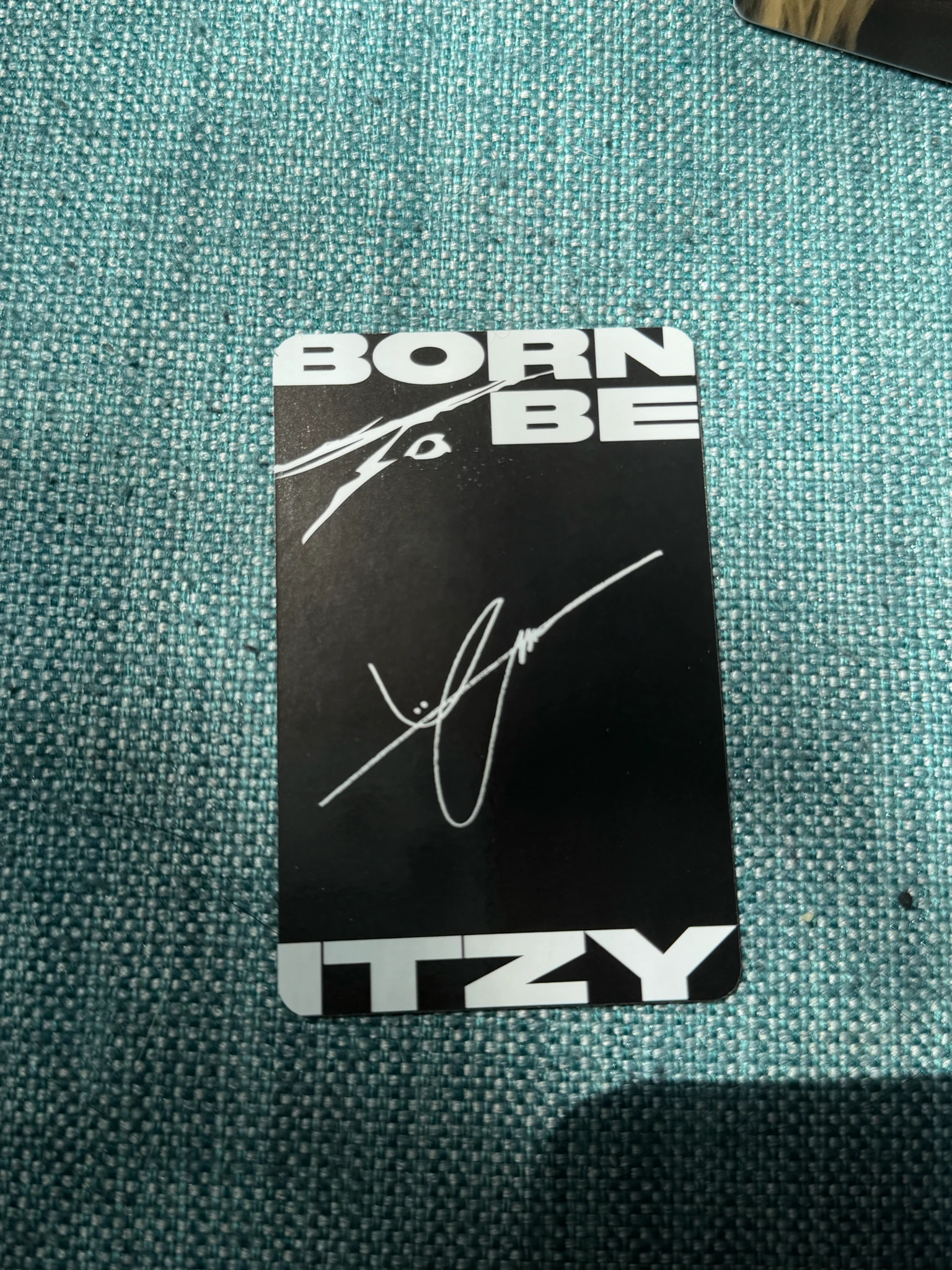 ITZY Yuna ITZY - Yuna - BORN TO BE Album A Ver. black back listing photo 2