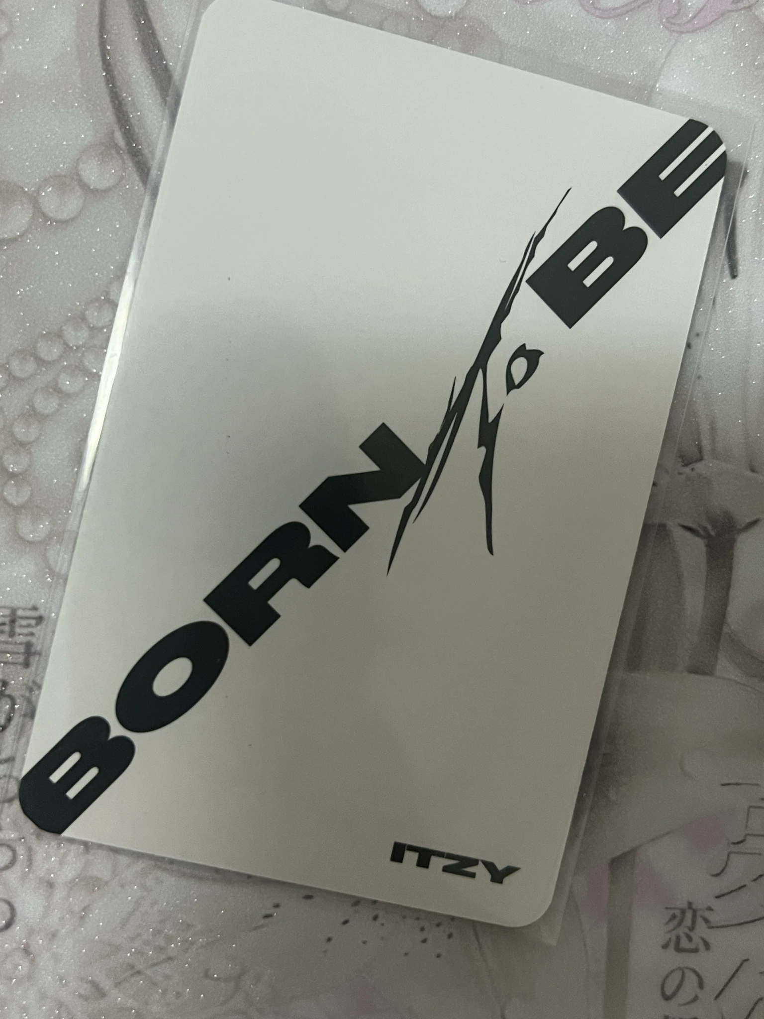 ITZY Ryujin ITZY - Ryujin - BORN TO BE Album A Ver. White Back Ver listing photo 2