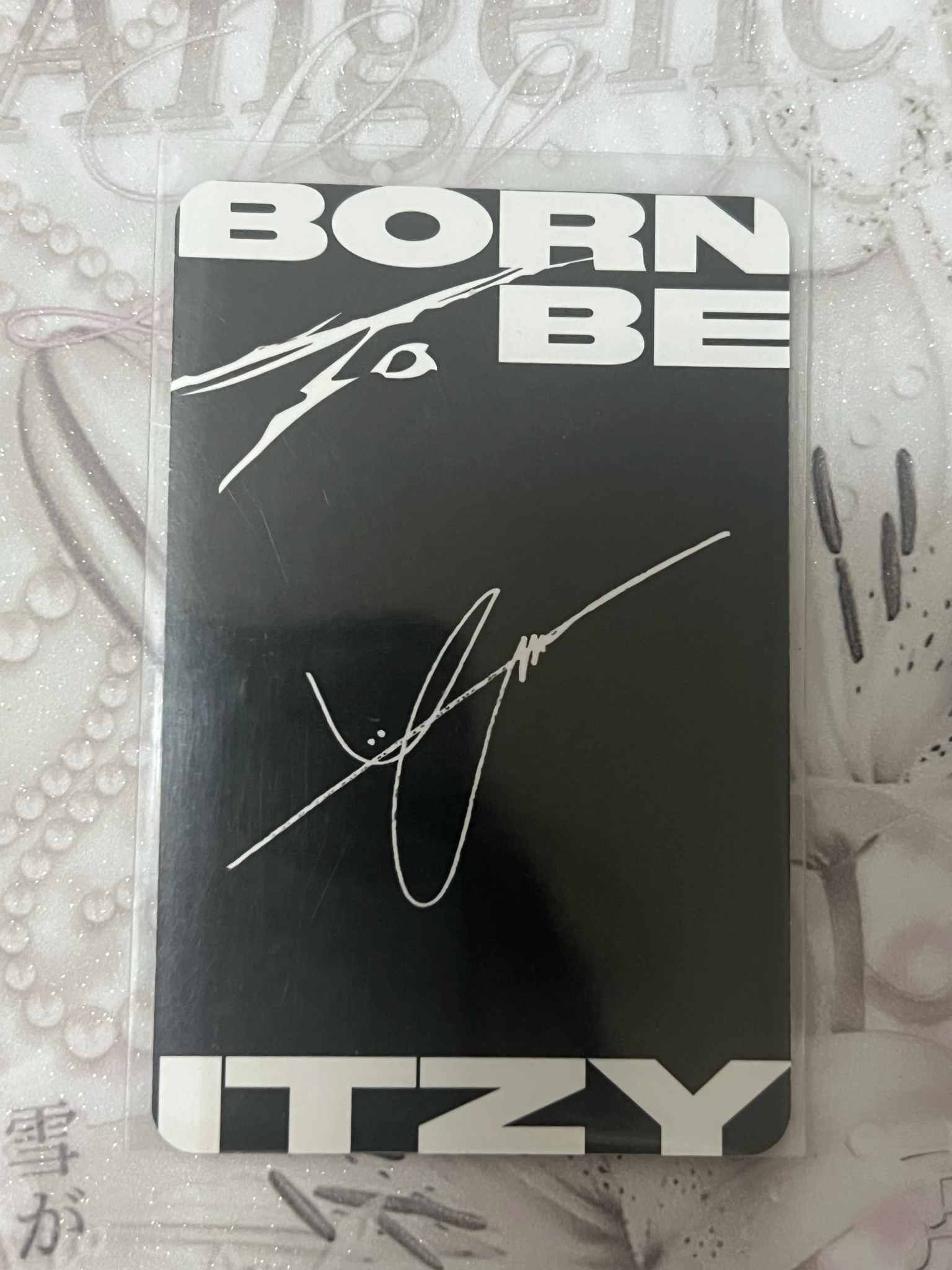ITZY Yuna ITZY - Yuna - BORN TO BE Album A Ver. black back listing photo 2
