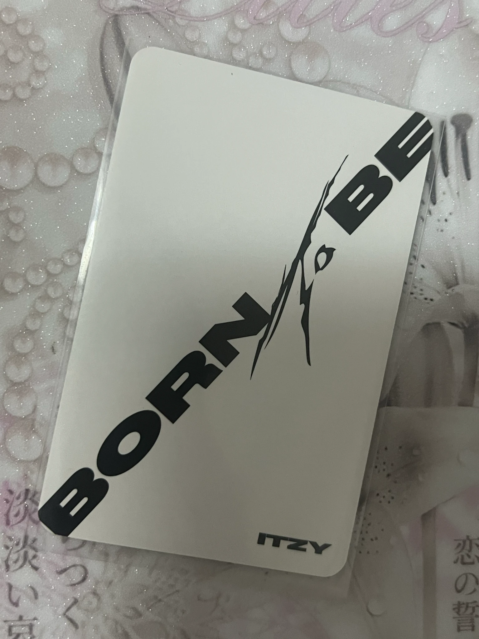 ITZY Chaeryeong ITZY - Chaeryeong - BORN TO BE Album A Ver. White Back Ver listing photo 2