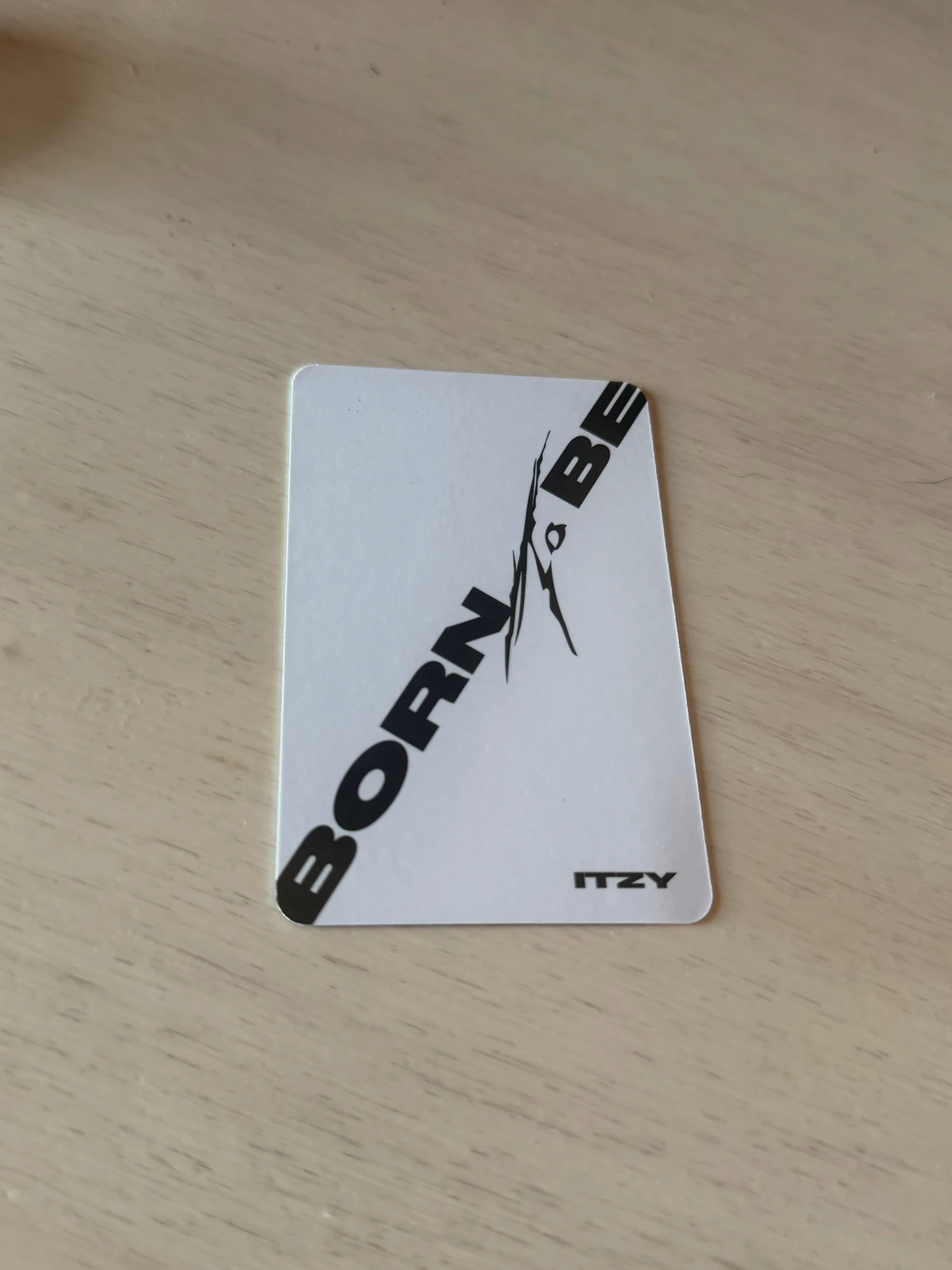 ITZY Yuna ITZY - Yuna - BORN TO BE Album A Ver. White Back Ver listing photo 2