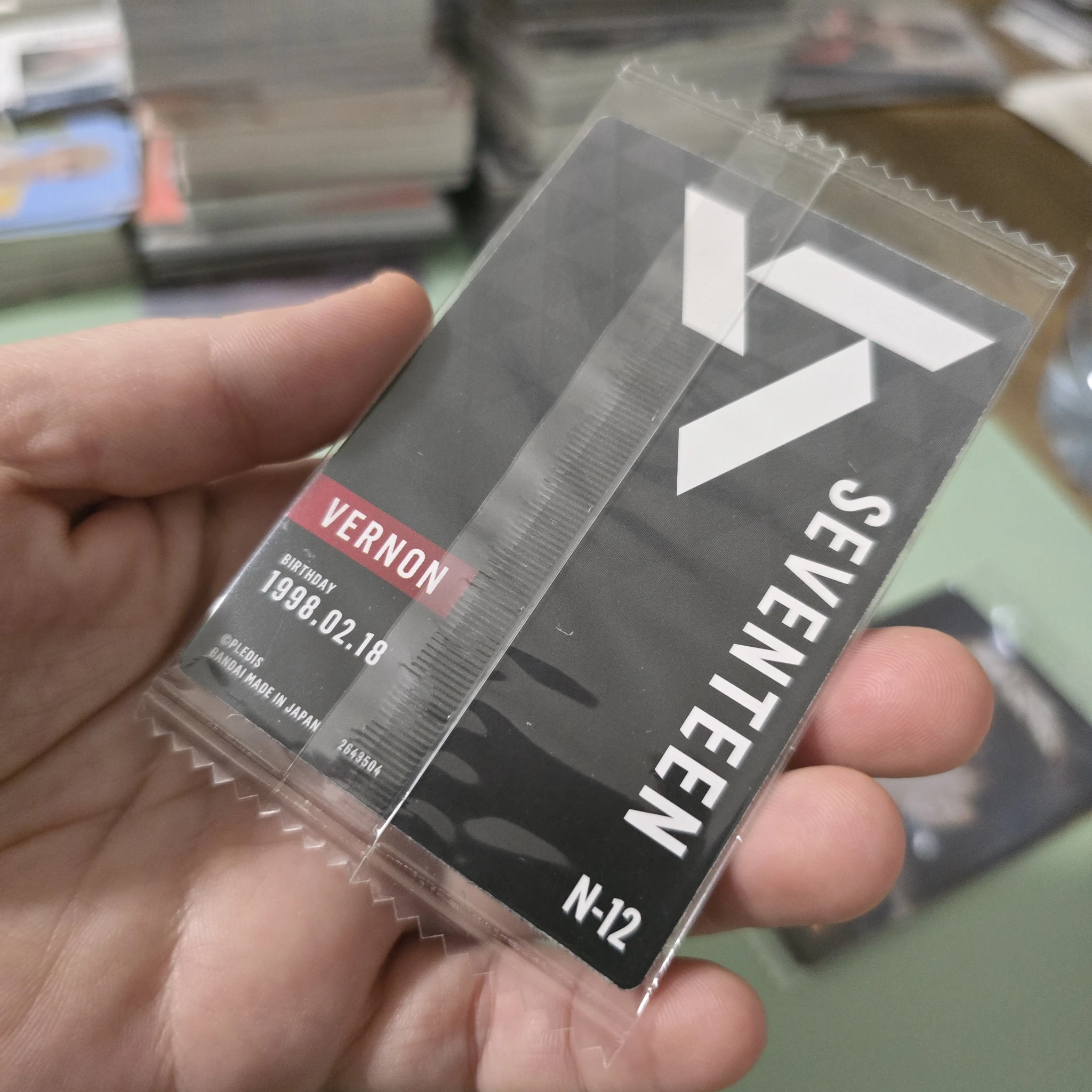 SEVENTEEN Vernon SEVENTEEN - Vernon - Bandai x SEVENTEEN Brand Collaboration Other twin wafer holographic (hologram) brand collaboration listing photo 2