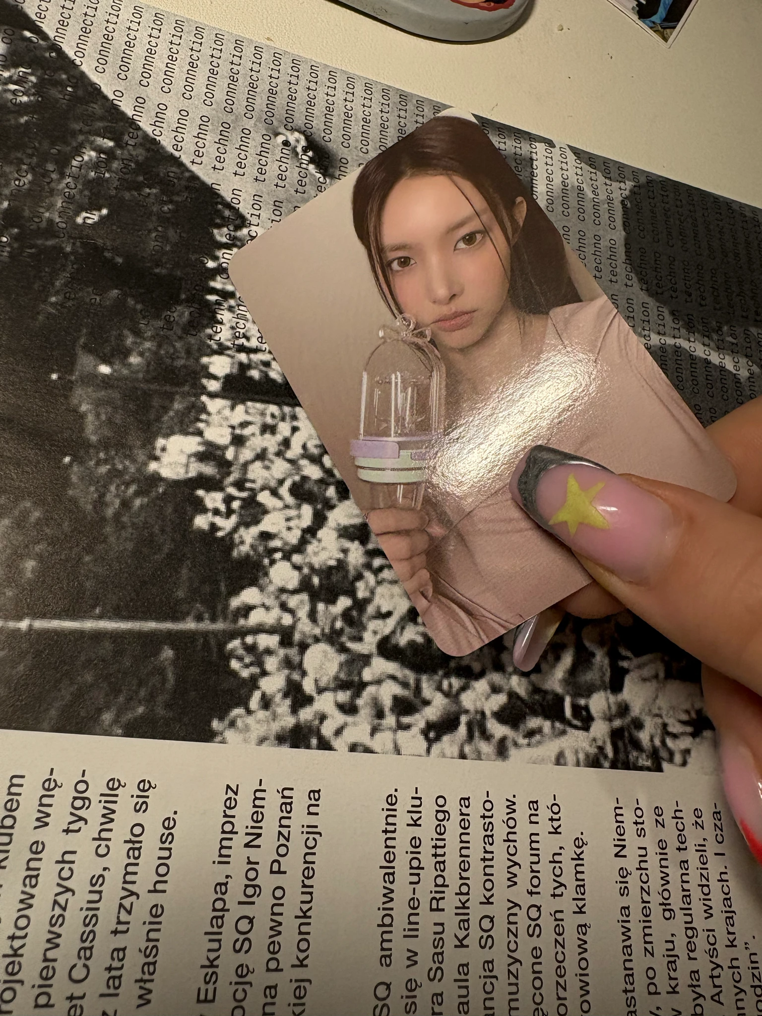 ILLIT Yunah ILLIT - Yunah - Official Light Stick Other lightstick photocard set listing photo 5