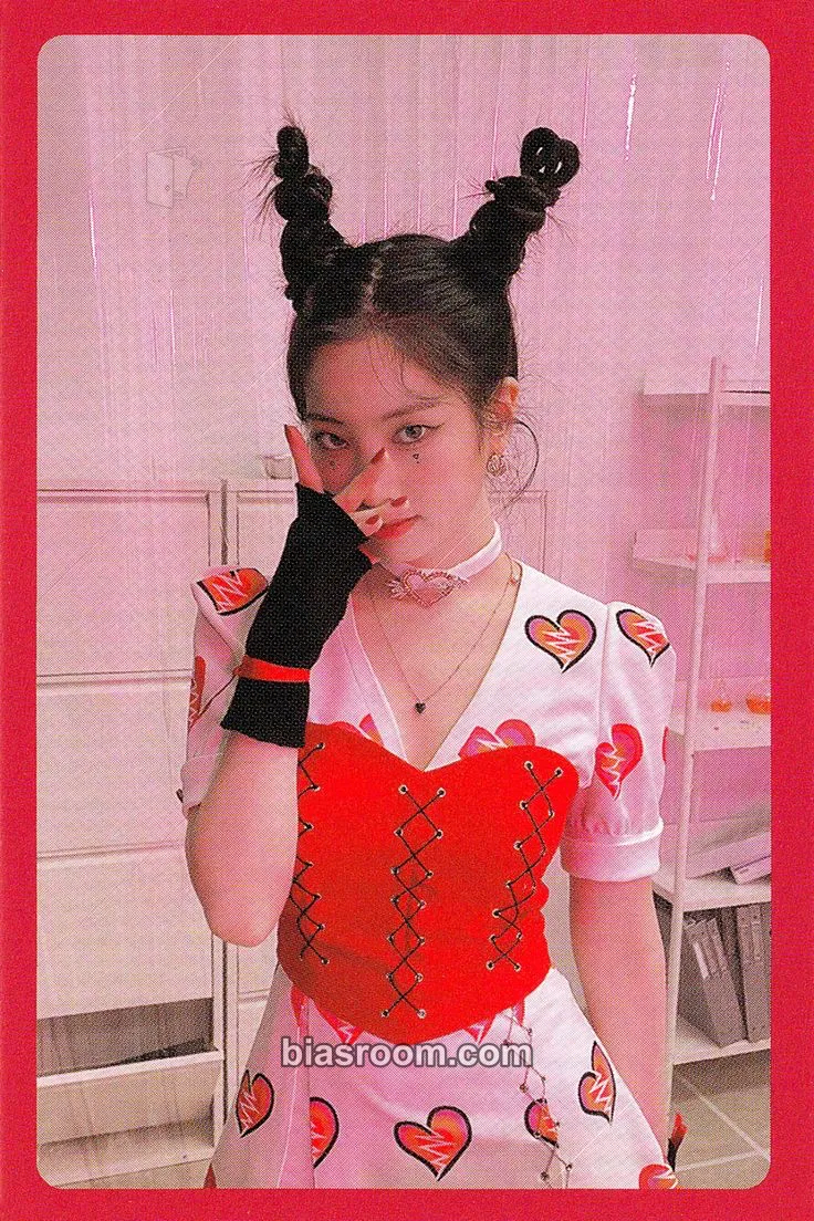 Dahyun Formula of Love: O+T=<3 Photocard - TWICE - TWICE K-pop photocard