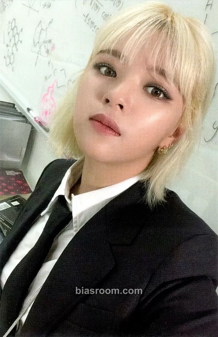 Jeongyeon Formula of Love: O+T=<3 Photocard - TWICE - TWICE K-pop photocard