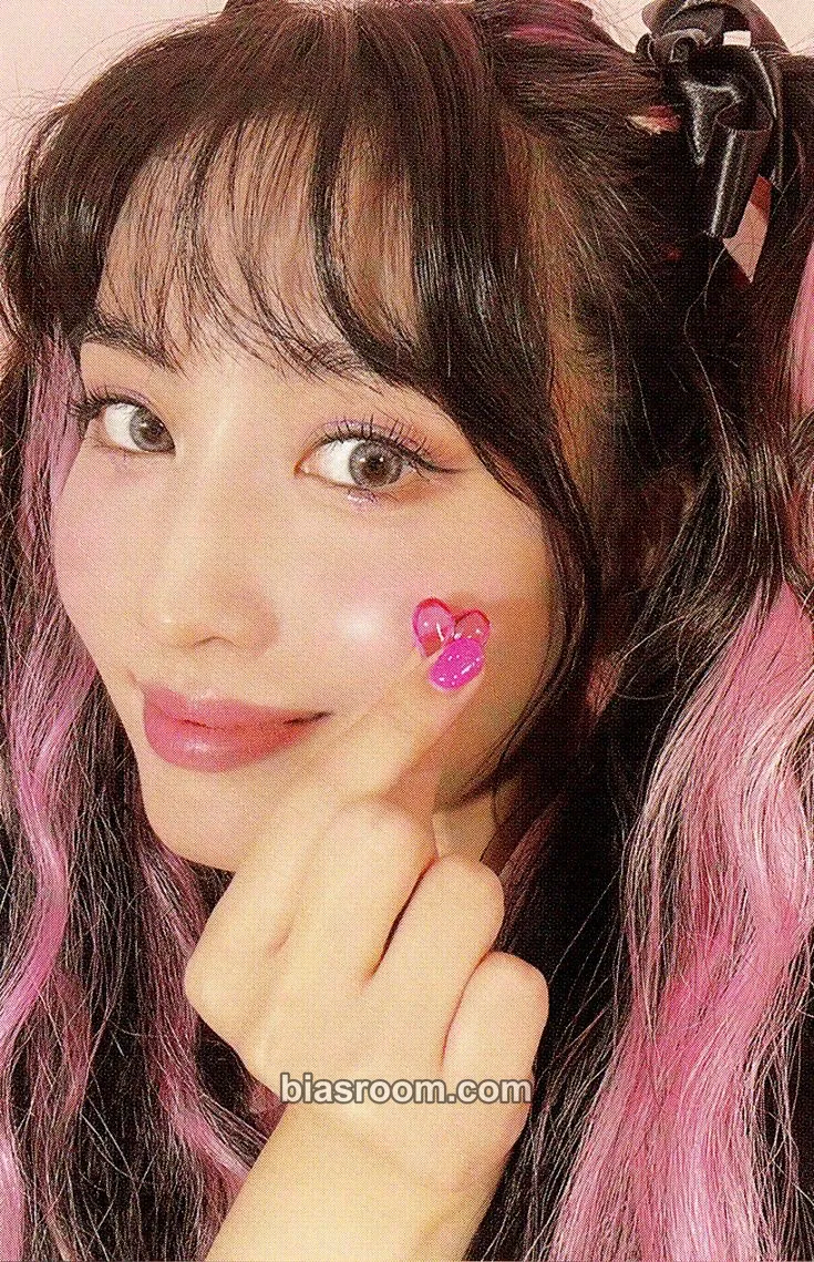Momo Formula of Love: O+T=<3 Photocard - TWICE - TWICE K-pop photocard