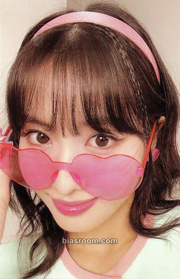 Momo Formula of Love: O+T=<3 Photocard - TWICE - TWICE K-pop photocard