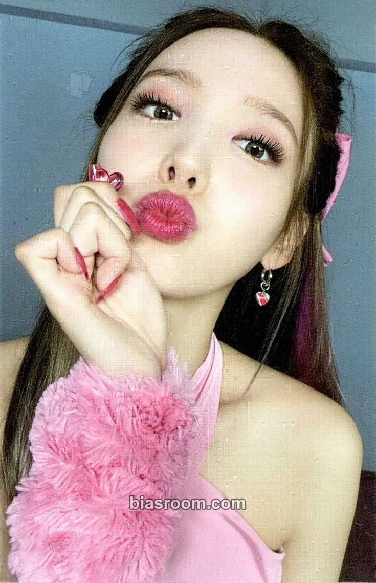 Nayeon Formula of Love: O+T=<3 Photocard - TWICE - TWICE K-pop photocard