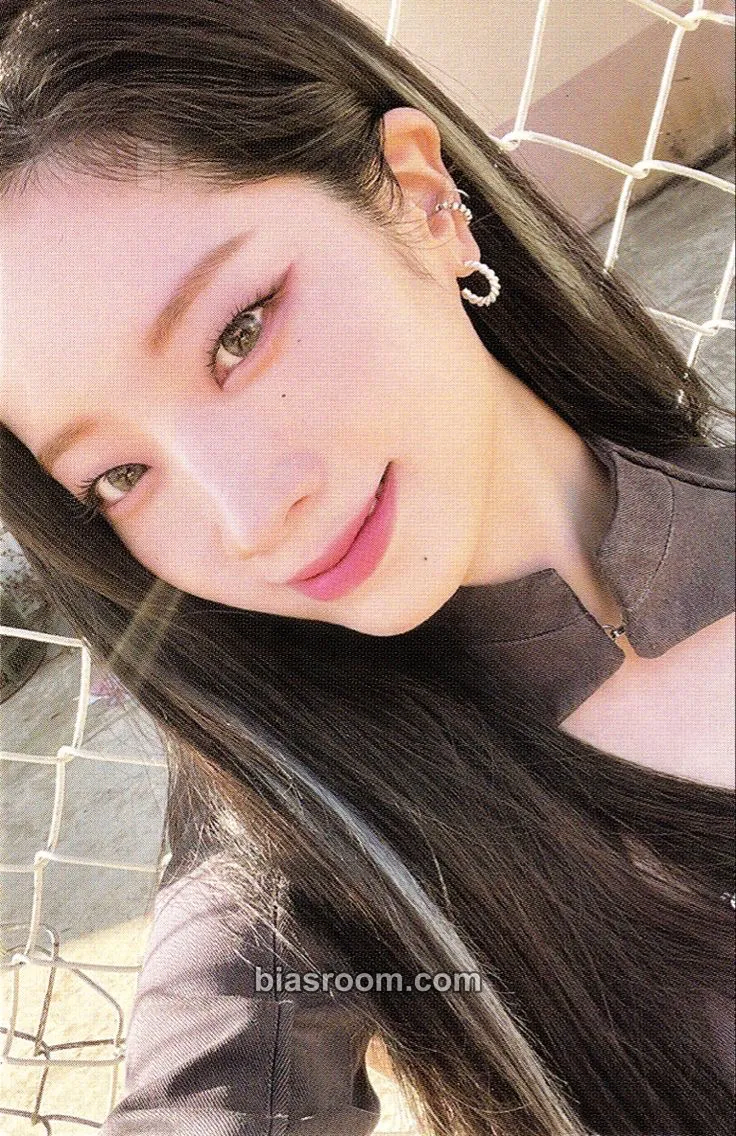 Dahyun Ready To Be Photocard - TWICE - TWICE K-pop photocard