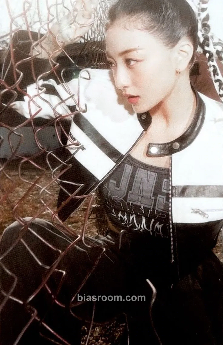 Jihyo Ready To Be Photocard - TWICE - TWICE K-pop photocard