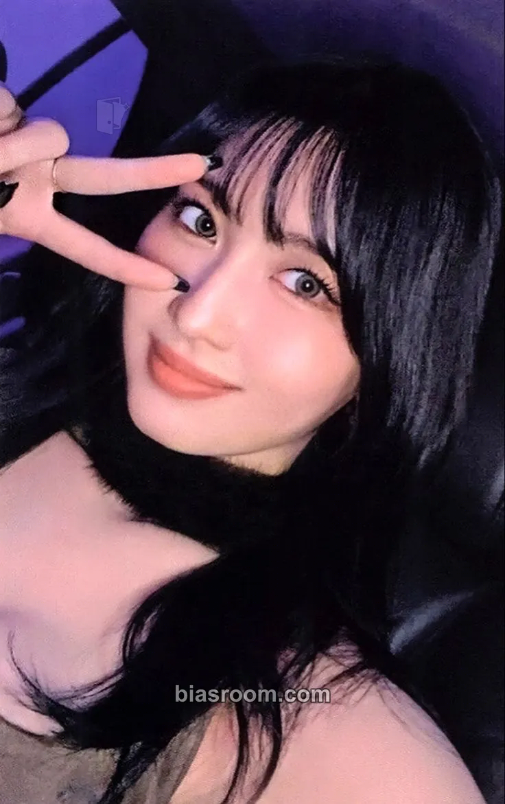 Momo Ready To Be Photocard - TWICE - TWICE K-pop photocard