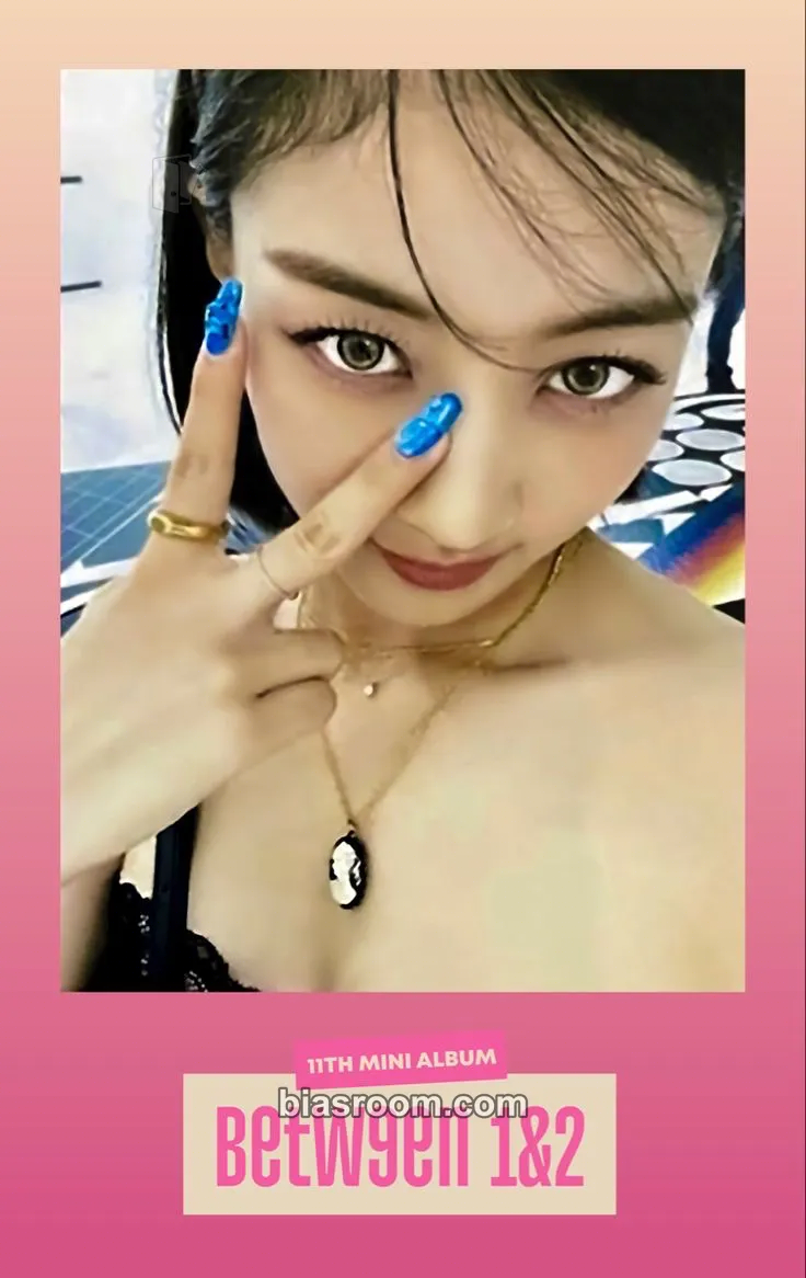 Jihyo BETWEEN 1&2 Photocard - TWICE - TWICE K-pop photocard