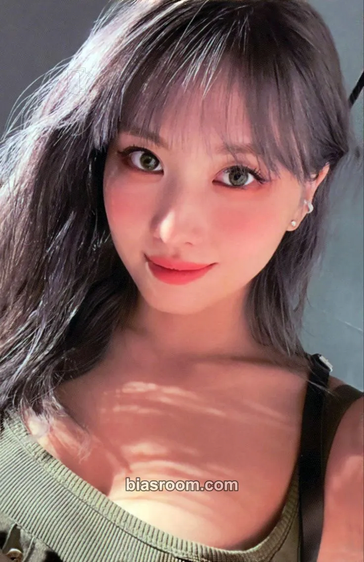 Momo BETWEEN 1&2 Photocard - TWICE - TWICE K-pop photocard