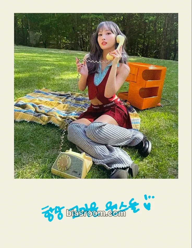 Momo BETWEEN 1&2 Photocard - TWICE - TWICE K-pop photocard