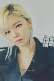 Jeongyeon TWICE 4th World Tour III Photocard - TWICE - TWICE K-pop photocard