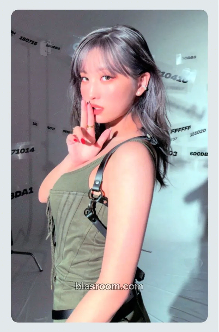 Momo BETWEEN 1&2 Photocard - TWICE - TWICE K-pop photocard