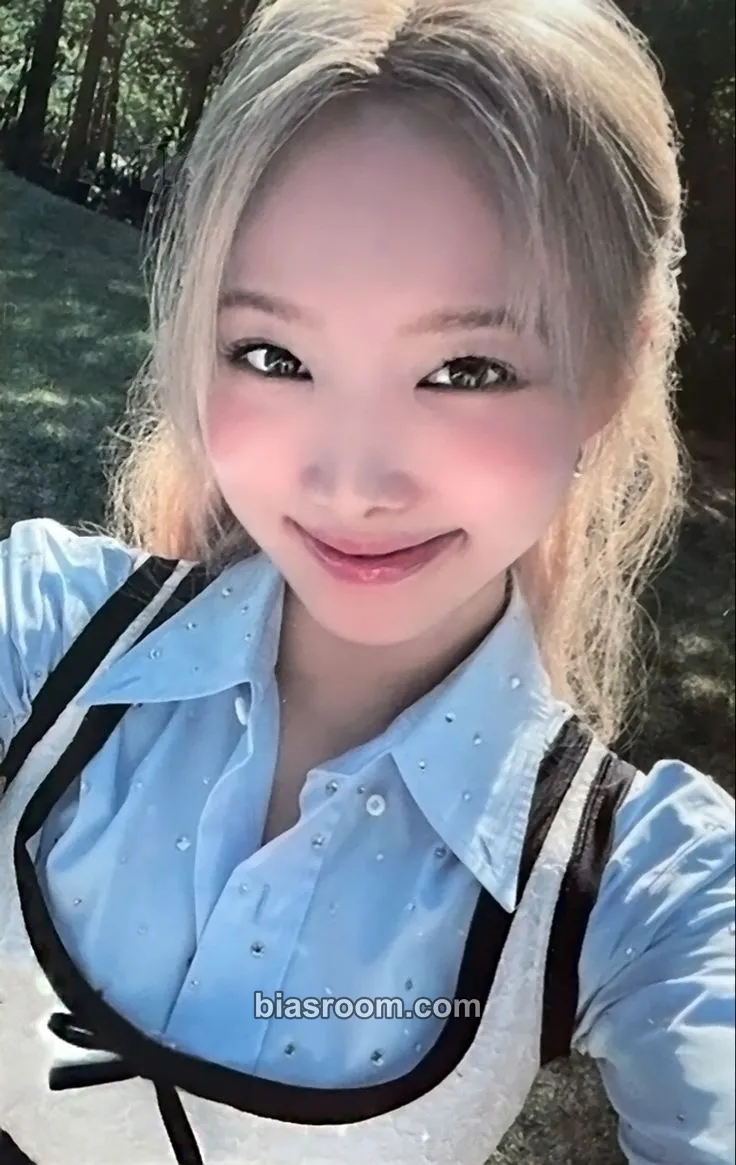 Nayeon BETWEEN 1&2 Photocard - TWICE - TWICE K-pop photocard