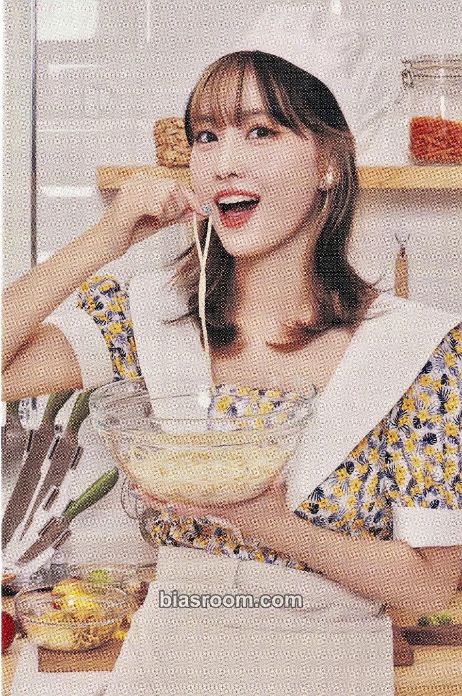 Momo Happy TWICE & ONCE Day! (6th Anniversary) Photocard - TWICE - TWICE K-pop photocard