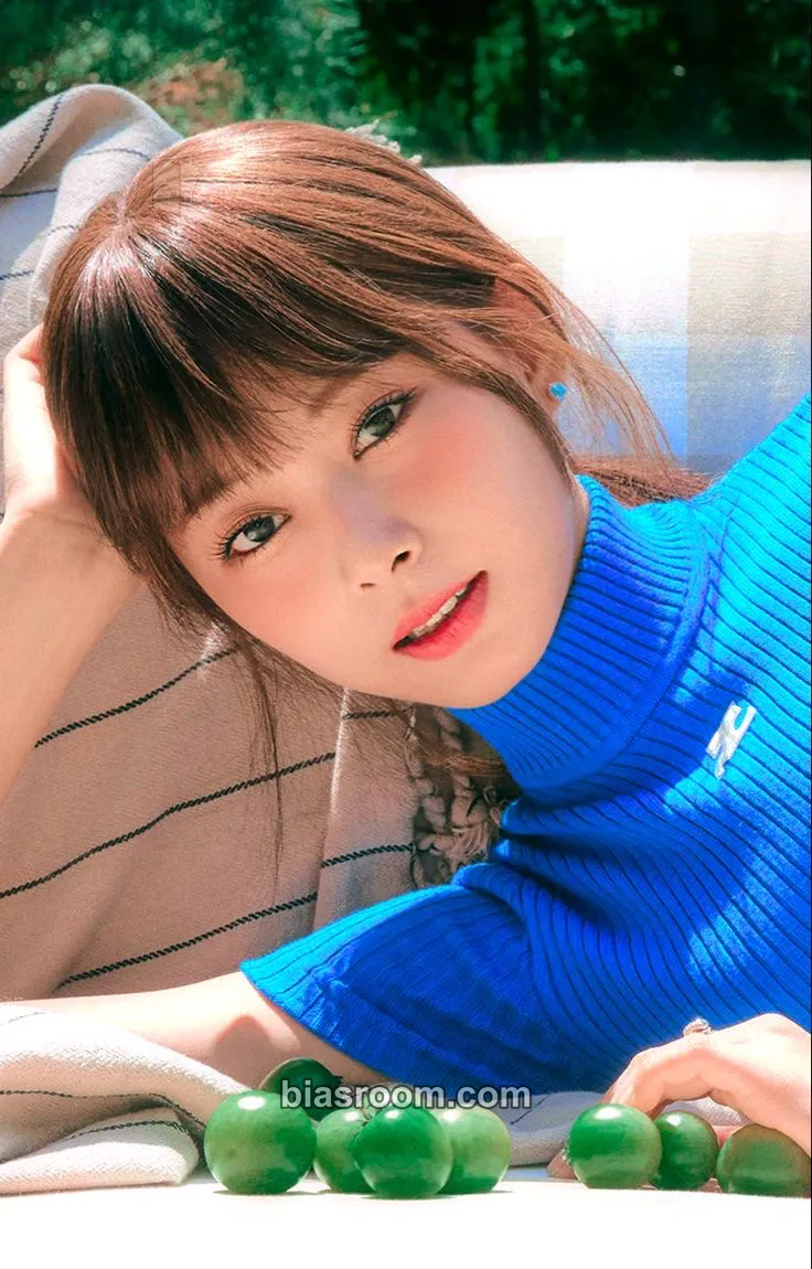 Tzuyu BETWEEN 1&2 Photocard - TWICE - TWICE K-pop photocard
