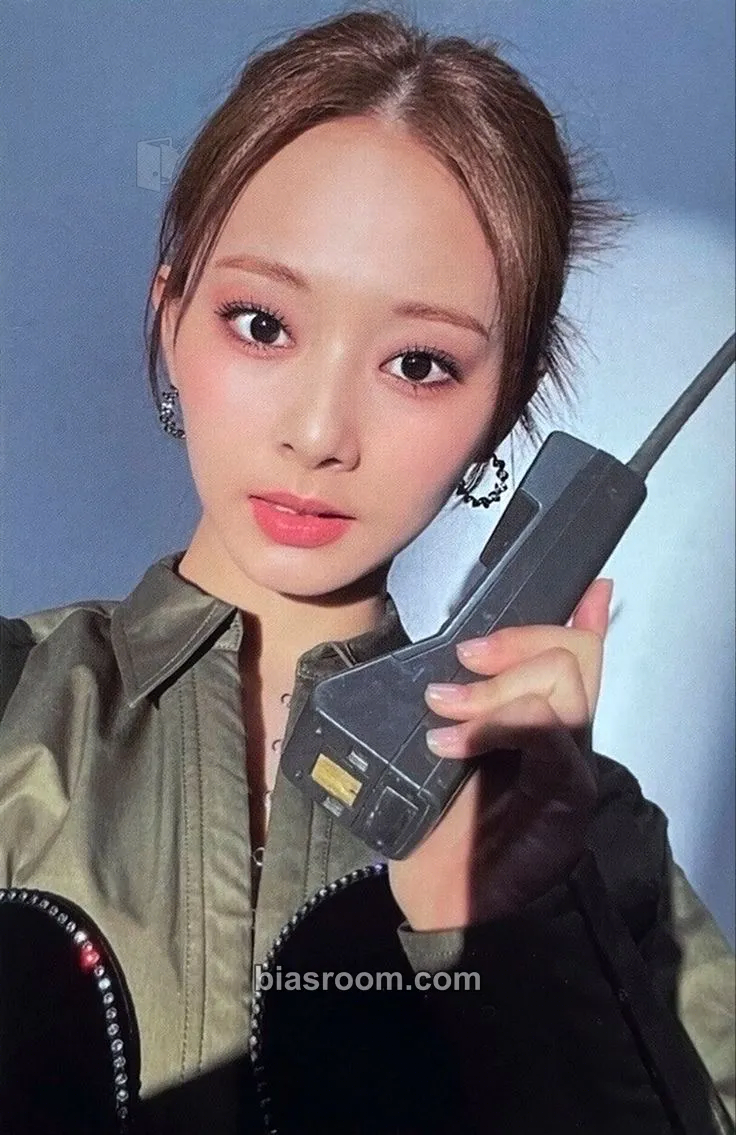 Tzuyu BETWEEN 1&2 Photocard - TWICE - TWICE K-pop photocard