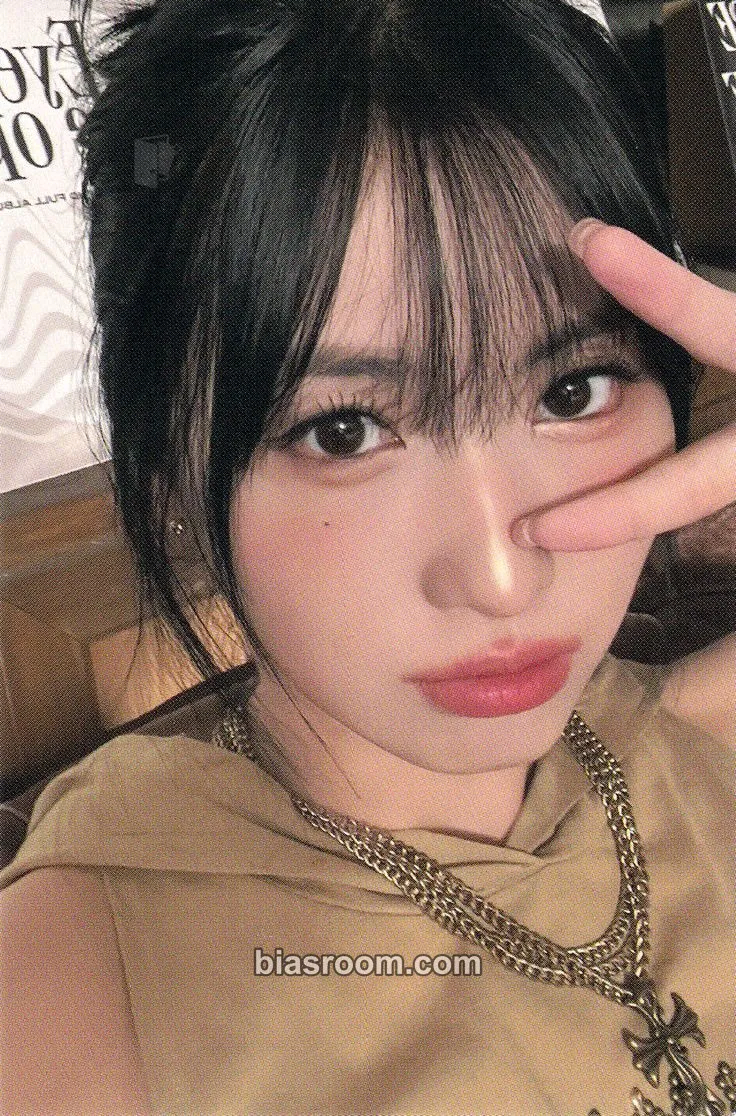 Momo Once Again (8th Anniversary) Photocard - TWICE - TWICE K-pop photocard