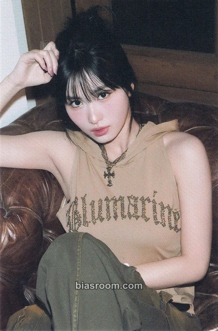 Momo Once Again (8th Anniversary) Photocard - TWICE - TWICE K-pop photocard