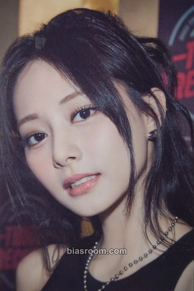 Tzuyu Once Again (8th Anniversary) Photocard - TWICE - TWICE K-pop photocard