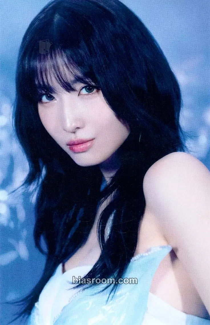 Momo DIVE Photocard - TWICE - TWICE K-pop photocard