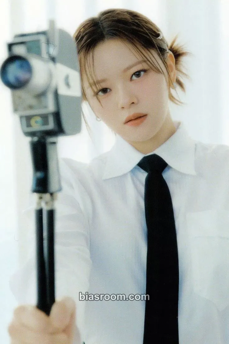 Jeongyeon TWICE 5th World Tour Ready to Be Photocard - TWICE - TWICE K-pop photocard