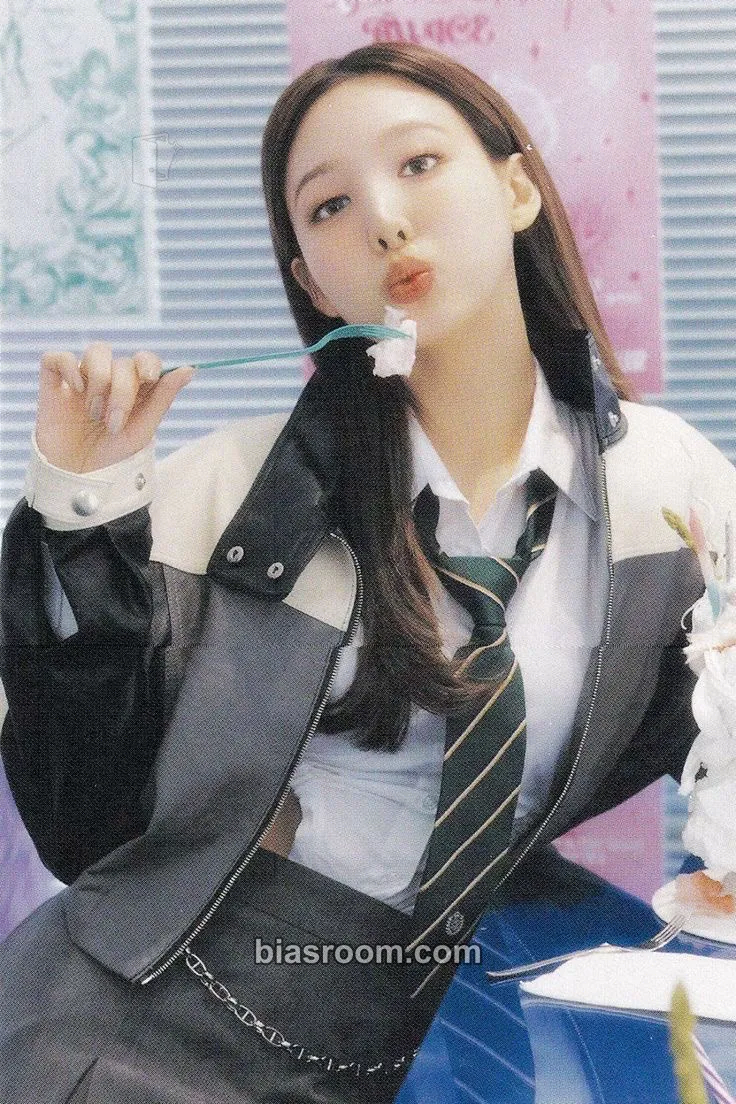 Nayeon TWICE 5th World Tour Ready to Be Photocard - TWICE - TWICE K-pop photocard