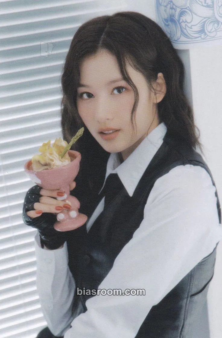 Sana TWICE 5th World Tour Ready to Be Photocard - TWICE - TWICE K-pop photocard