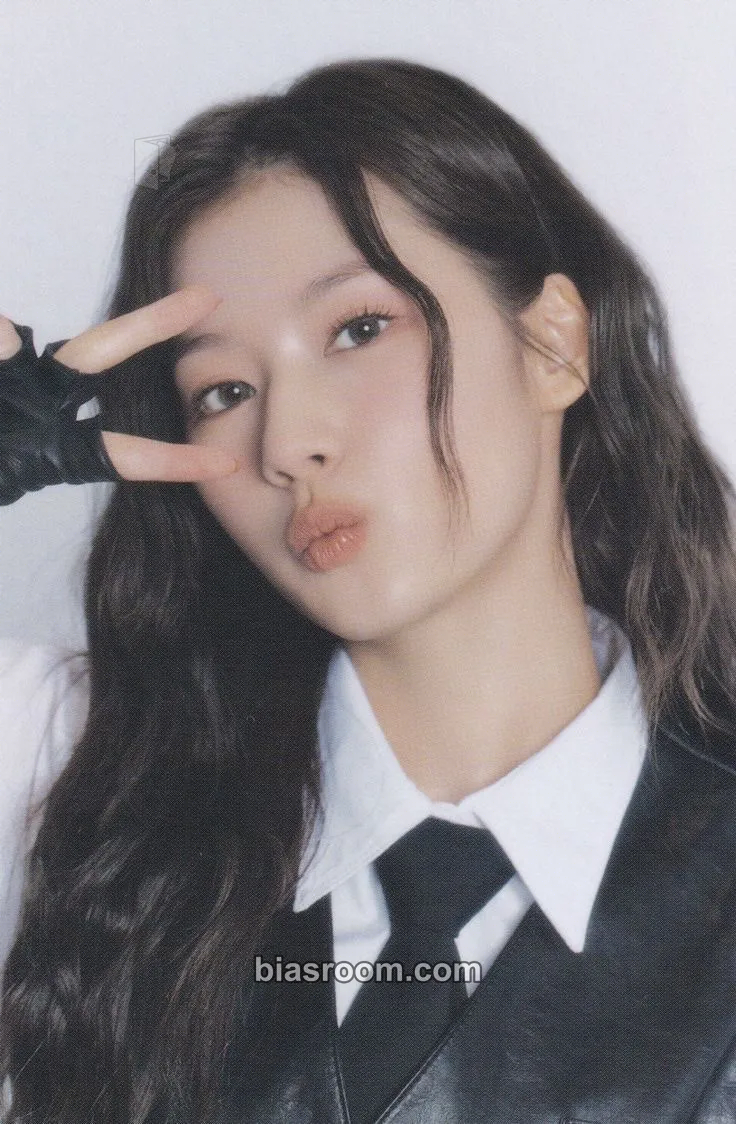 Sana TWICE 5th World Tour Ready to Be Photocard - TWICE - TWICE K-pop photocard