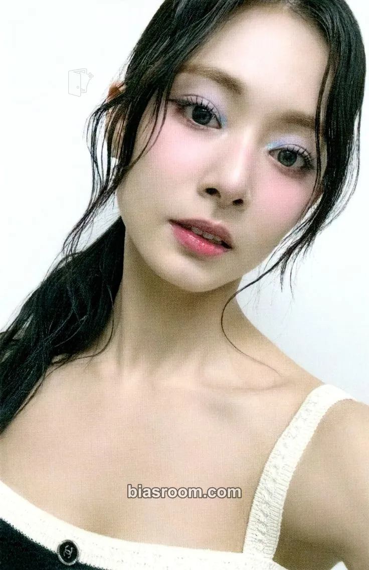 Tzuyu DIVE Photocard - TWICE - TWICE K-pop photocard