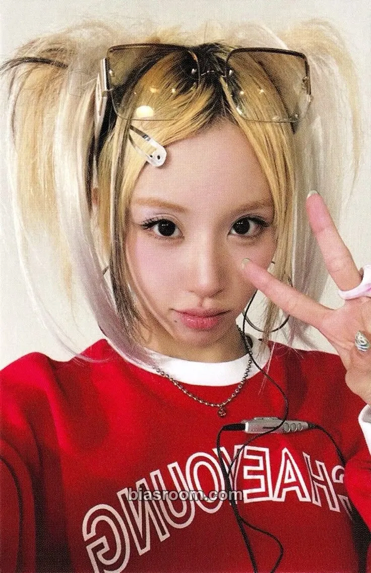 Chaeyoung ONCE Fanclub 4th Generation: TWICE-ZINE Photocard - TWICE - TWICE K-pop photocard