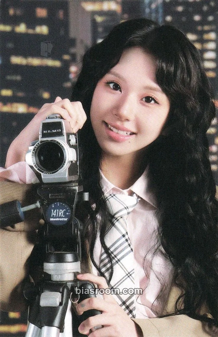 Chaeyoung 2024 Season’s Greetings: Twice News Room Photocard - TWICE - TWICE K-pop photocard