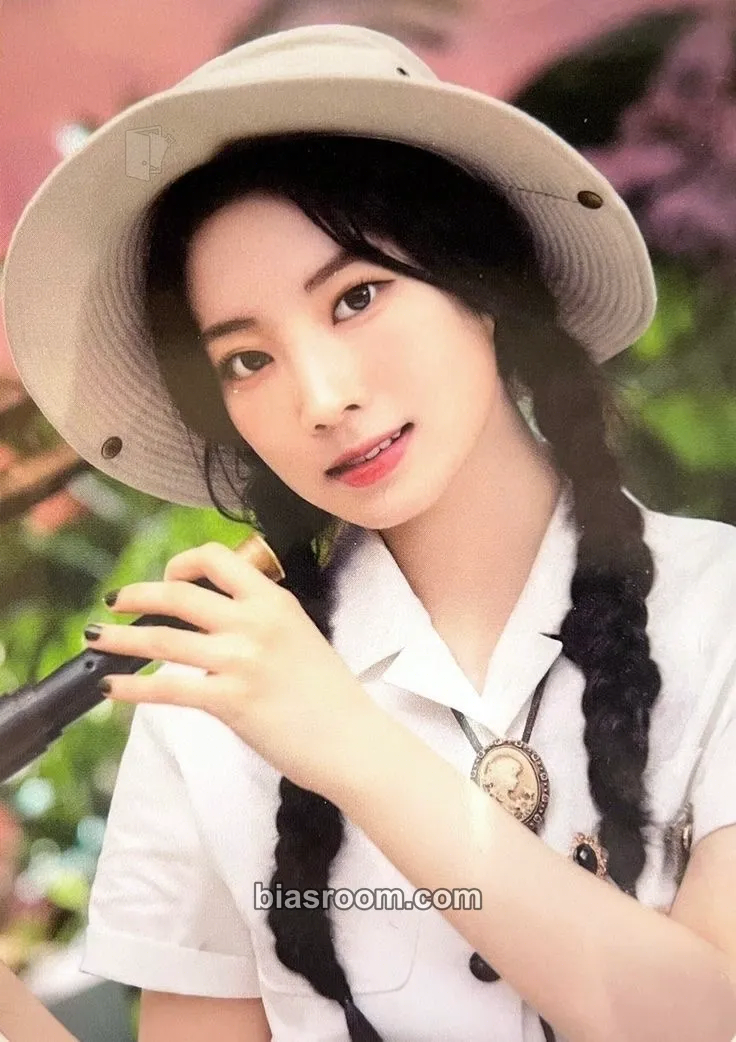 Dahyun 2022 Japan Season's Greetings: ONCE WAY Photocard - TWICE - TWICE K-pop photocard