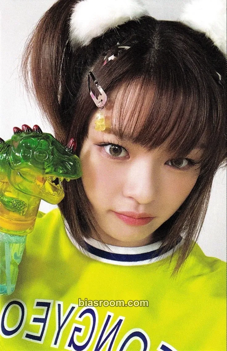 Jeongyeon ONCE Fanclub 4th Generation: TWICE-ZINE Photocard - TWICE - TWICE K-pop photocard
