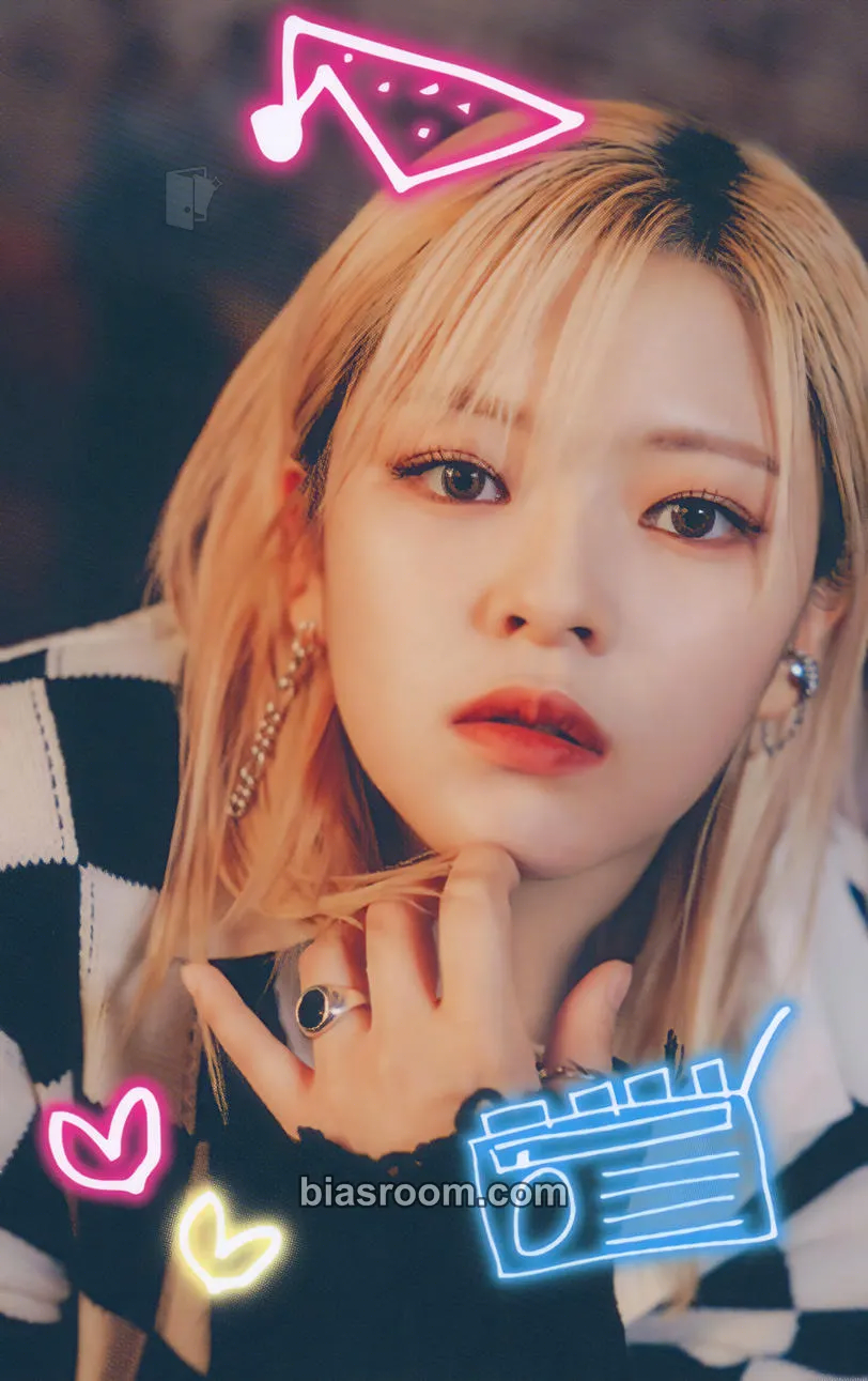 Jeongyeon 2023 Season's Greetings: SECRET LIFE @HOUSE Photocard - TWICE - TWICE K-pop photocard