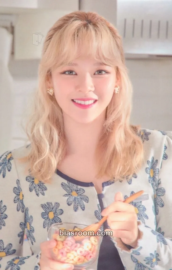Jeongyeon 2021 Japan Season's Greetings: ON & OFF Photocard - TWICE - TWICE K-pop photocard