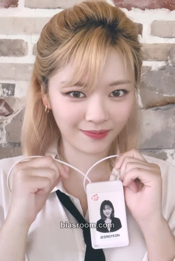 Jeongyeon 2023 Japan Season's Greetings: SECRET LIFE @OFFICE Photocard - TWICE - TWICE K-pop photocard