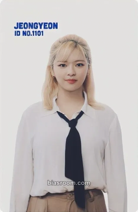 Jeongyeon 2023 Japan Season's Greetings: SECRET LIFE @OFFICE Photocard - TWICE - TWICE K-pop photocard