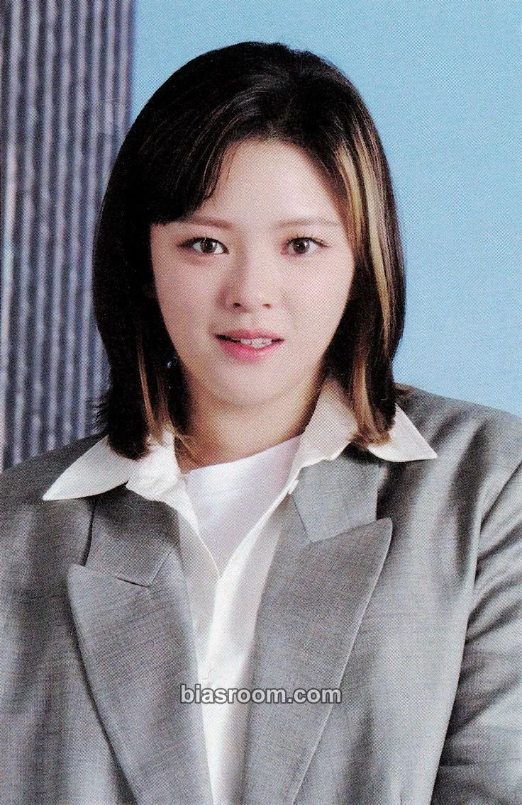 Jeongyeon 2024 Season’s Greetings: Twice News Room Photocard - TWICE - TWICE K-pop photocard